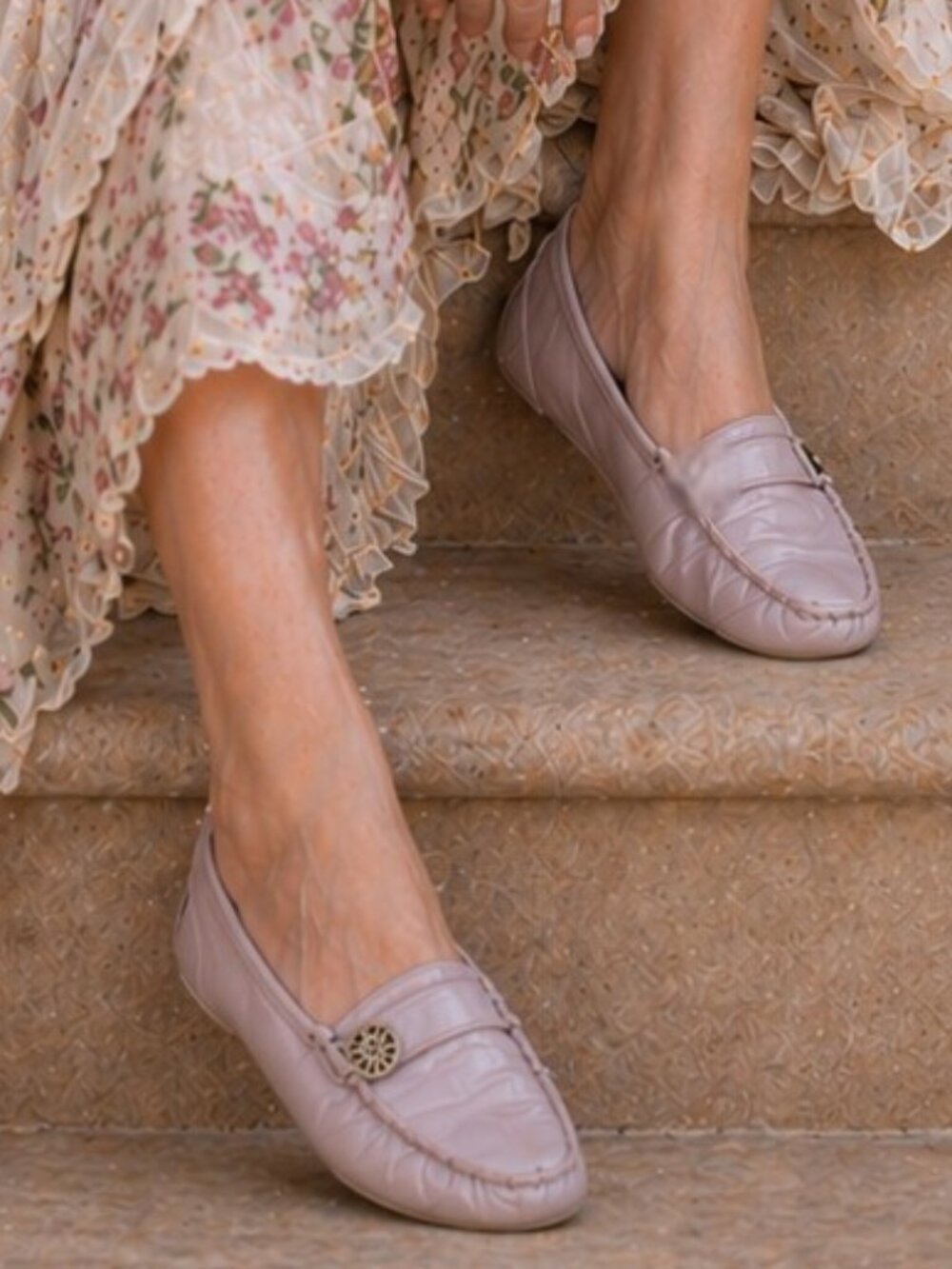 UGG Rosa Dusty Lavender Sunburst Concho Medallion Shearling Lined Moccasin SZ 7